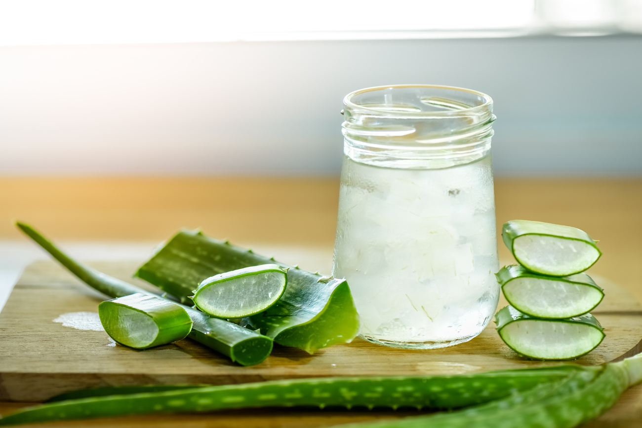 aloe vera leaves and glass of aloe vera juice
